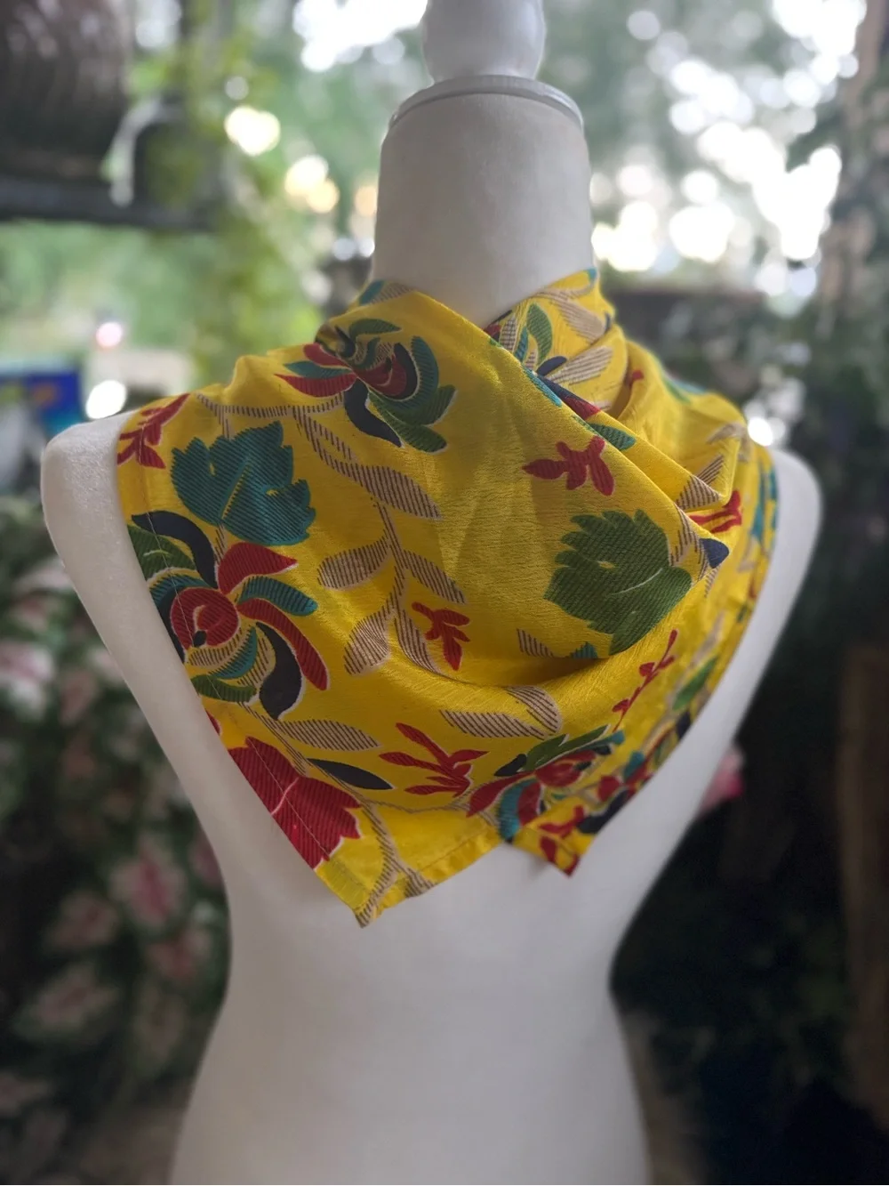 Vintage silk Yellow Floral Neck Scarf - Picture 3 of 4